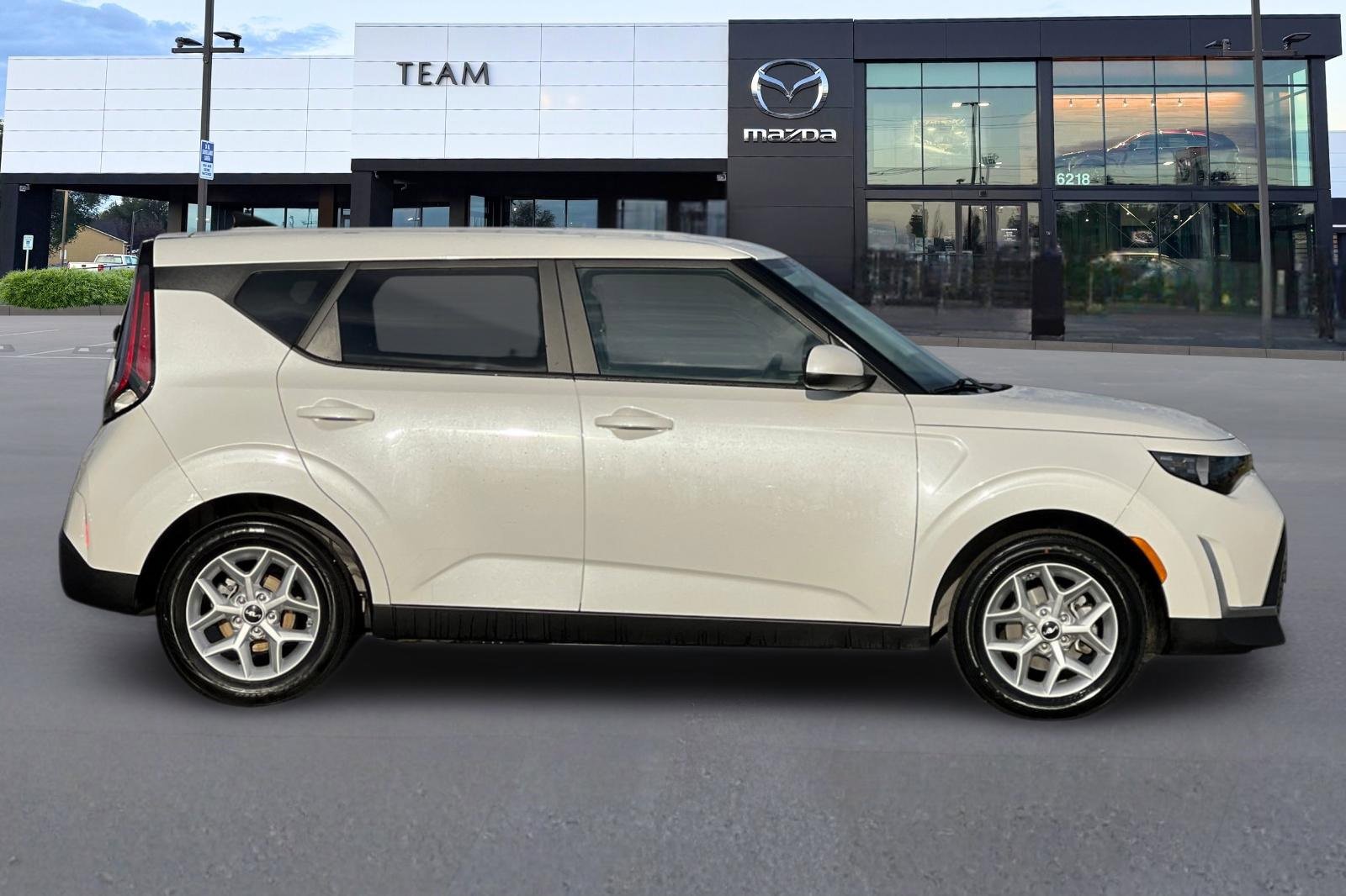Used 2024 Kia Soul LX w/ Option Group 015 image 3