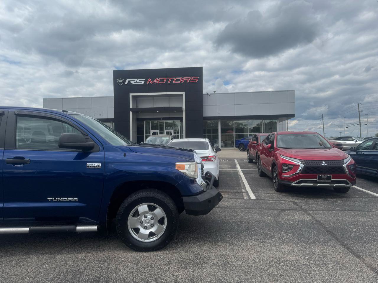Used 2015 Toyota Tundra SR5 w/ TRD Off Road Package AWD/4WD image 10