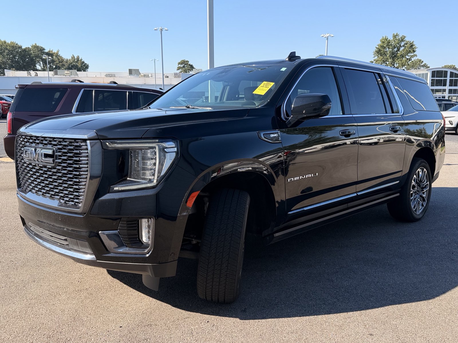 Used 2023 GMC Yukon XL Denali Ultimate AWD/4WD image 7