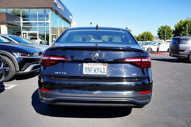 Used 2024 Volkswagen Jetta SE image 9
