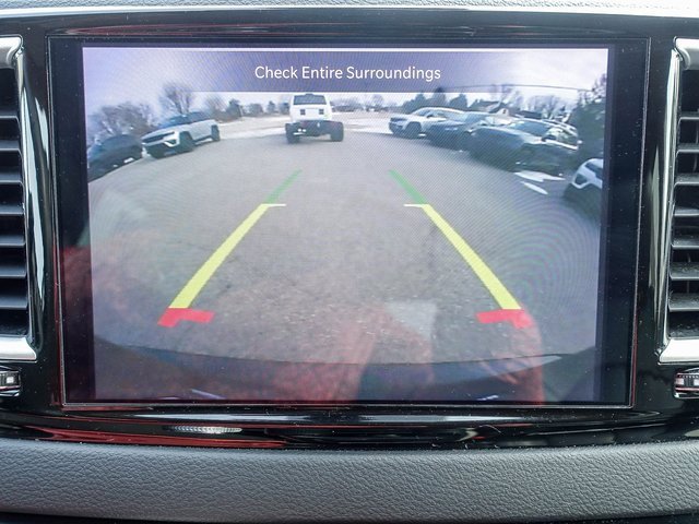 Used 2023 Chrysler Pacifica Touring-L image 31