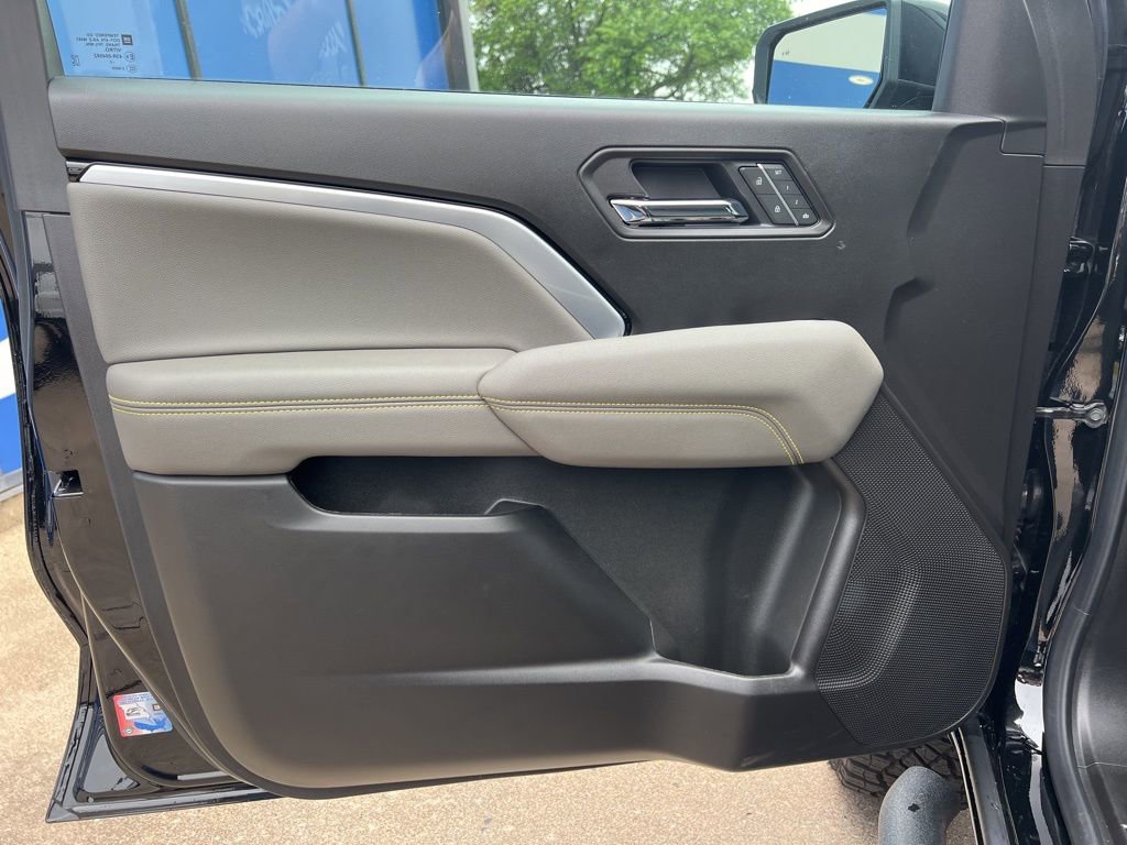 Used 2025 Chevrolet Colorado ZR2 w/ Technology Package AWD/4WD image 22