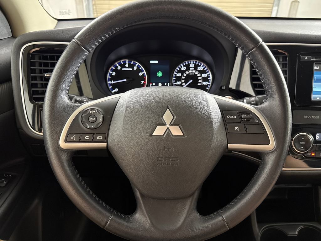 Used 2015 Mitsubishi Outlander SE image 13