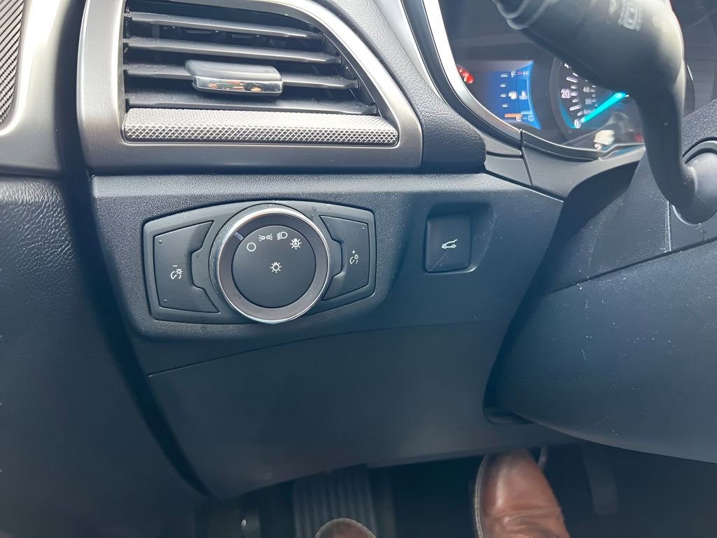 Used 2020 Ford Fusion SE AWD/4WD image 26