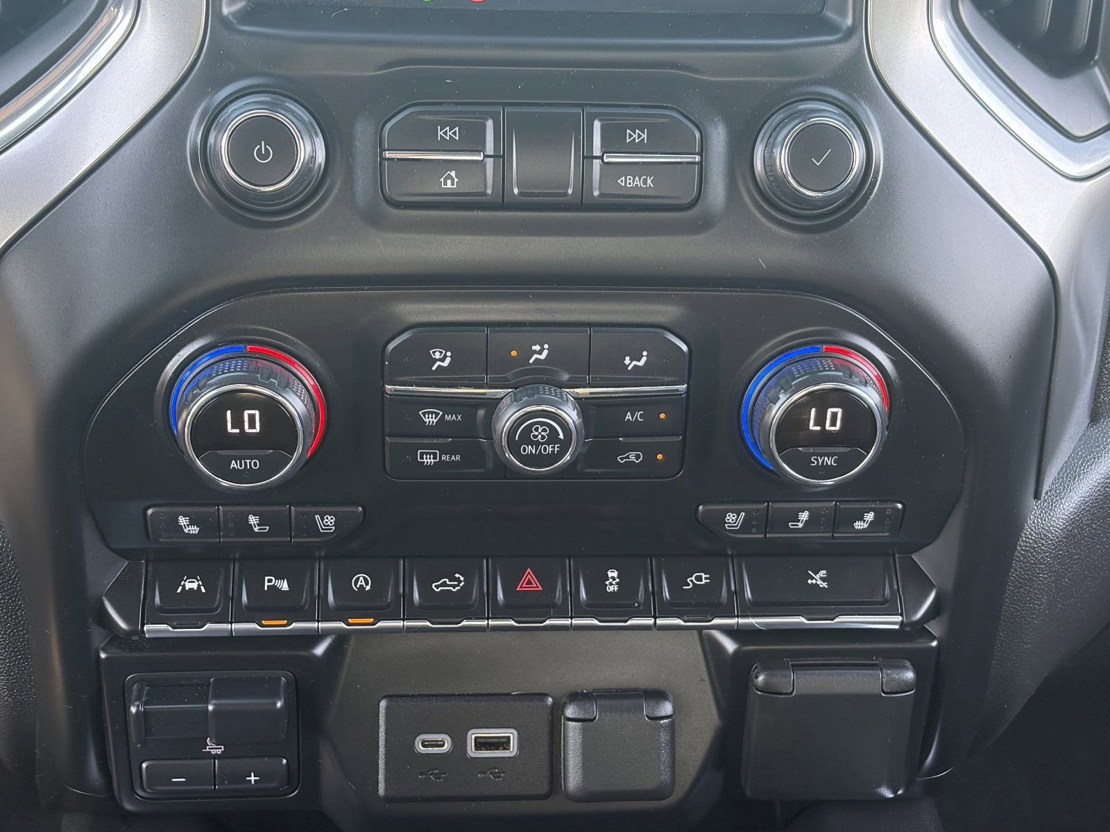 Used 2021 Chevrolet Silverado 1500 LTZ w/ Technology Package AWD/4WD image 30