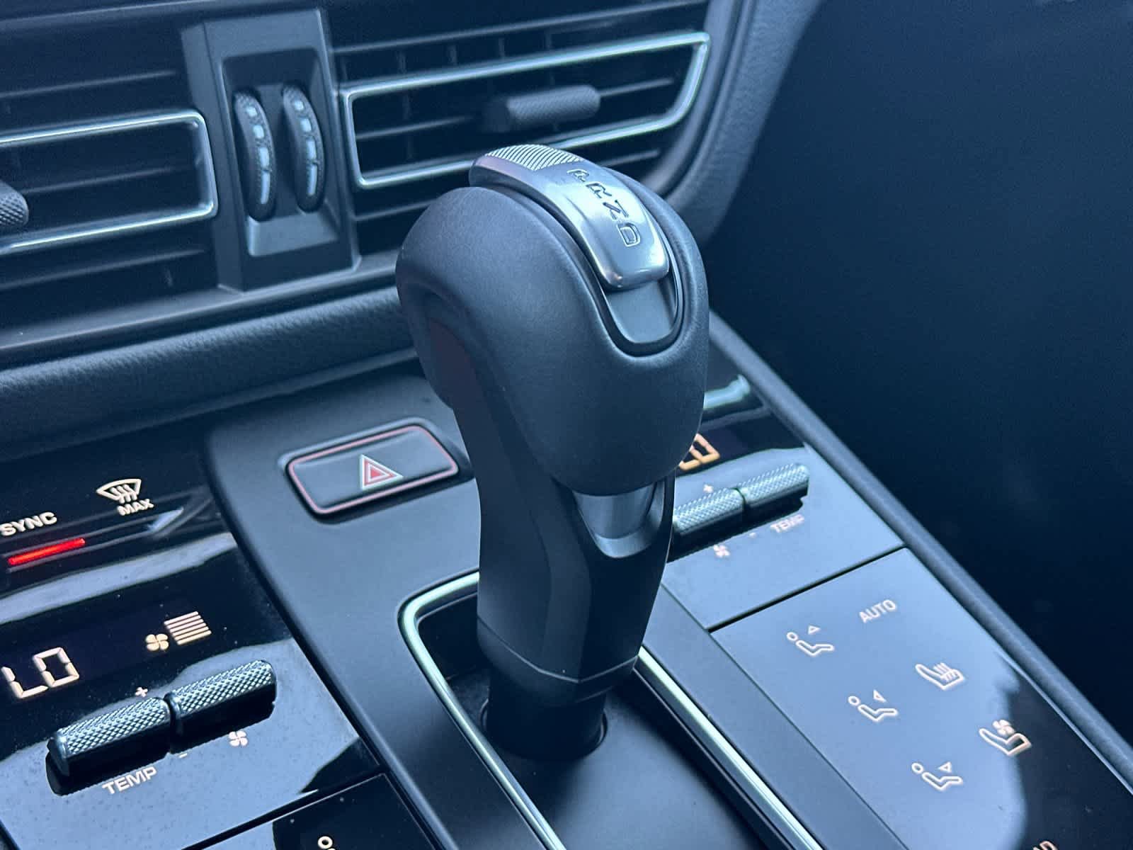 Certified 2025 Porsche Macan AWD/4WD image 24