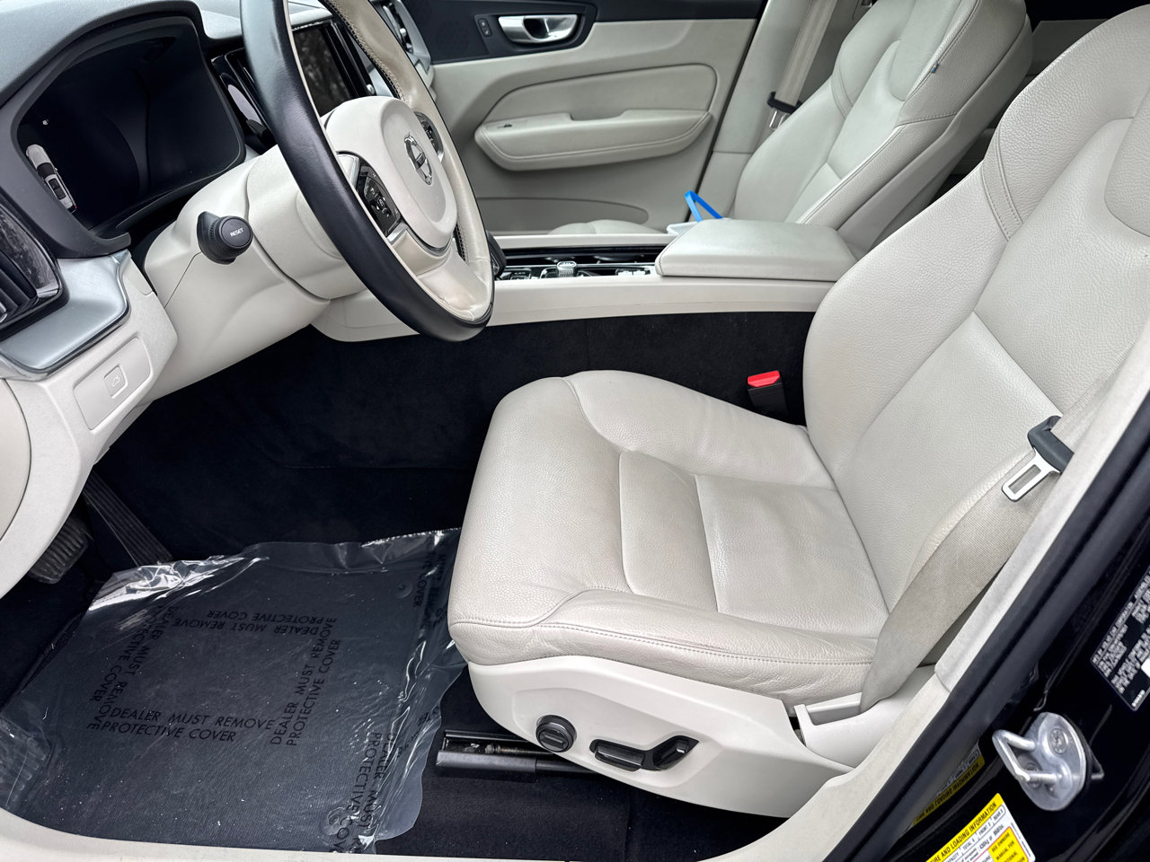 Used 2024 Volvo XC60 B5 Core image 9