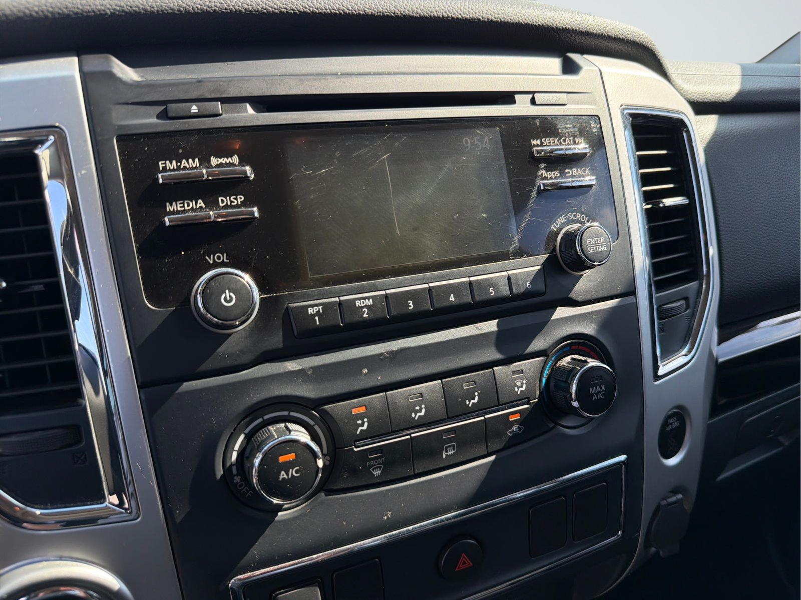 Used 2017 Nissan Titan SV RWD image 16