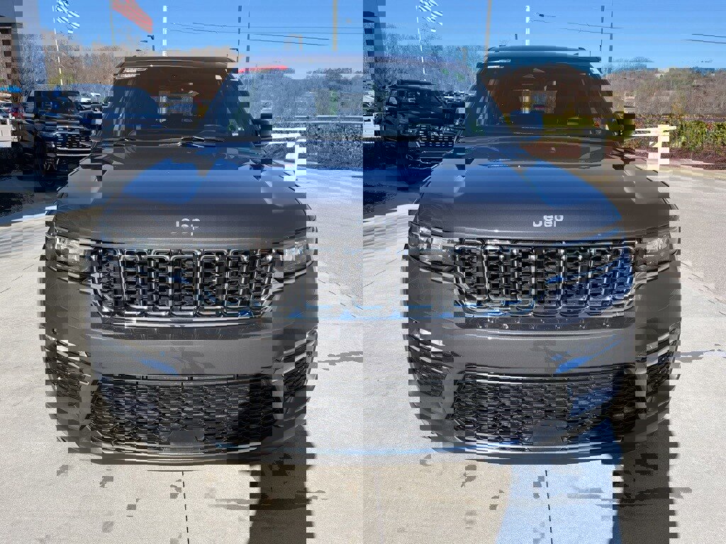 Used 2025 Jeep Grand Cherokee Limited image 30