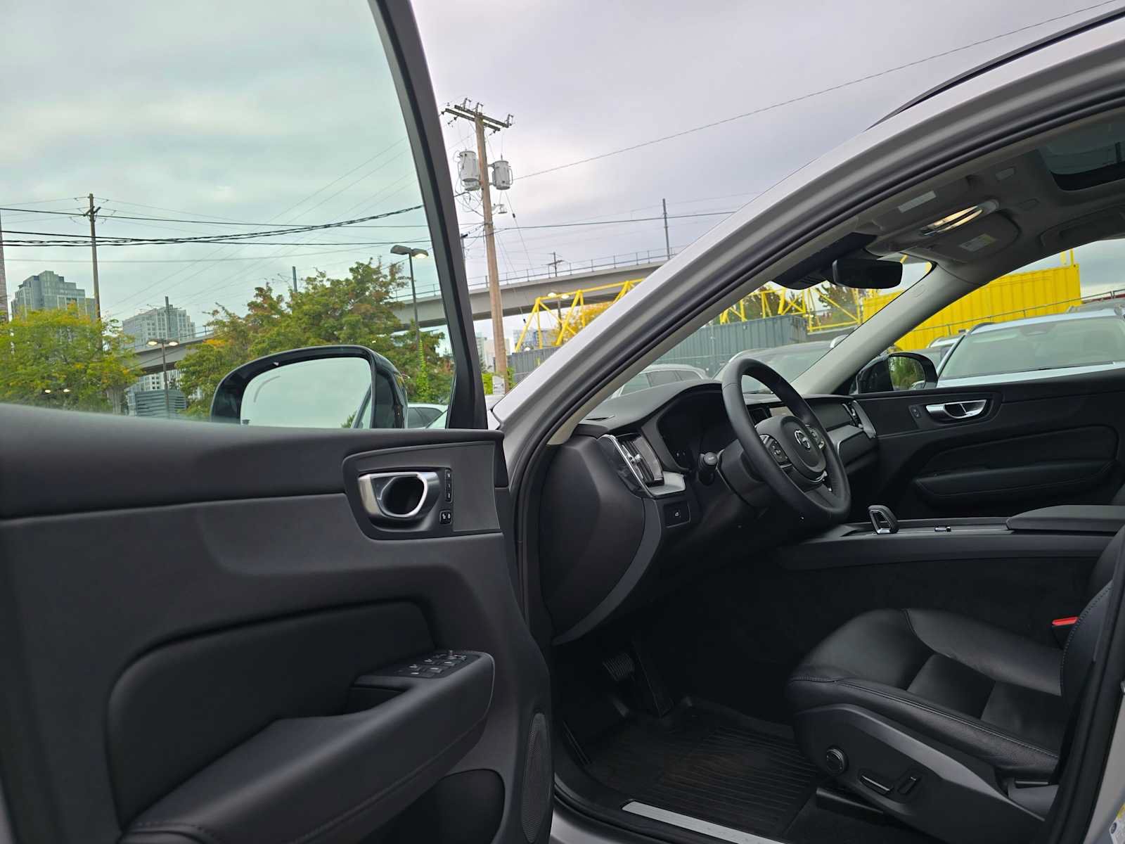 Certified 2024 Volvo XC60 B5 Core w/ Protection Package Premier AWD/4WD image 20