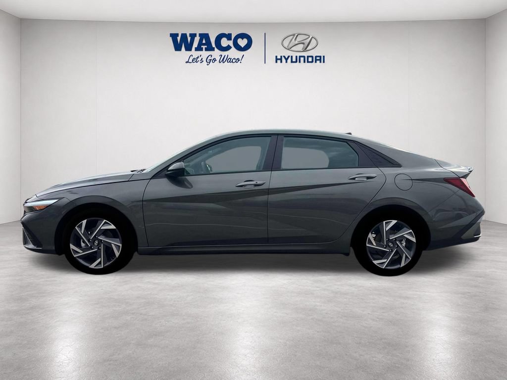 Used 2025 Hyundai Elantra Sport FWD image 3