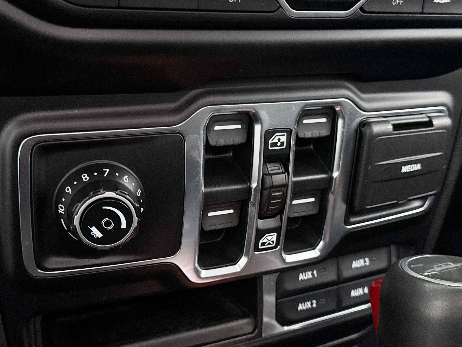 Used 2023 Jeep Gladiator Overland AWD/4WD image 27