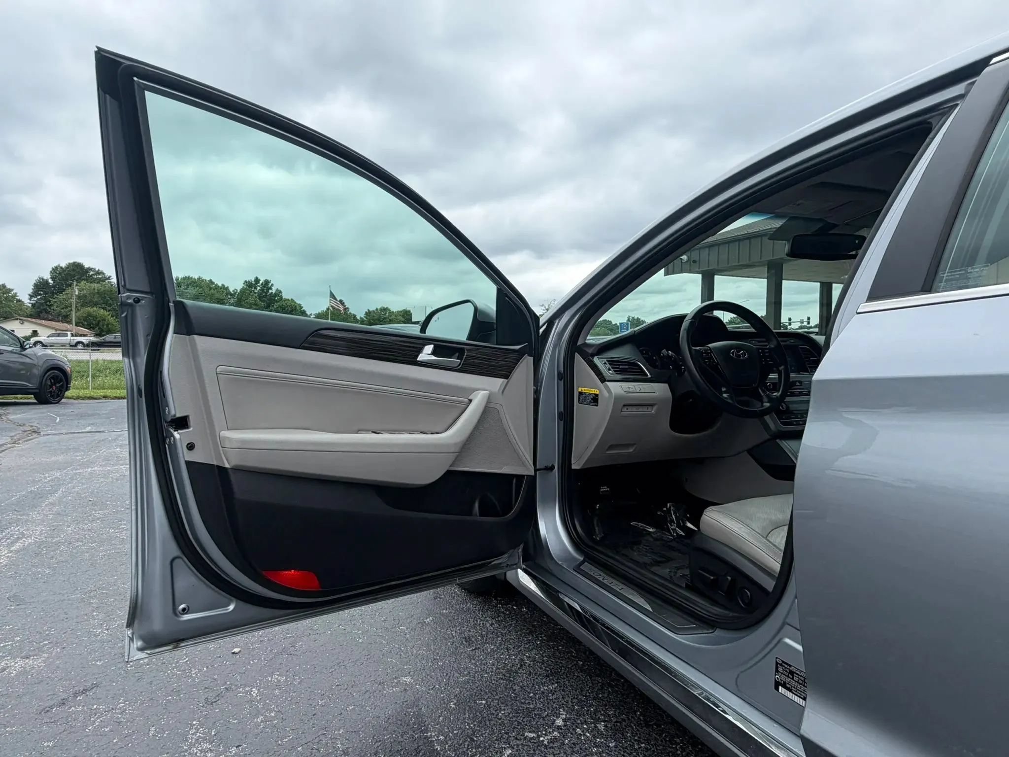 Used 2017 Hyundai Sonata Limited FWD image 13