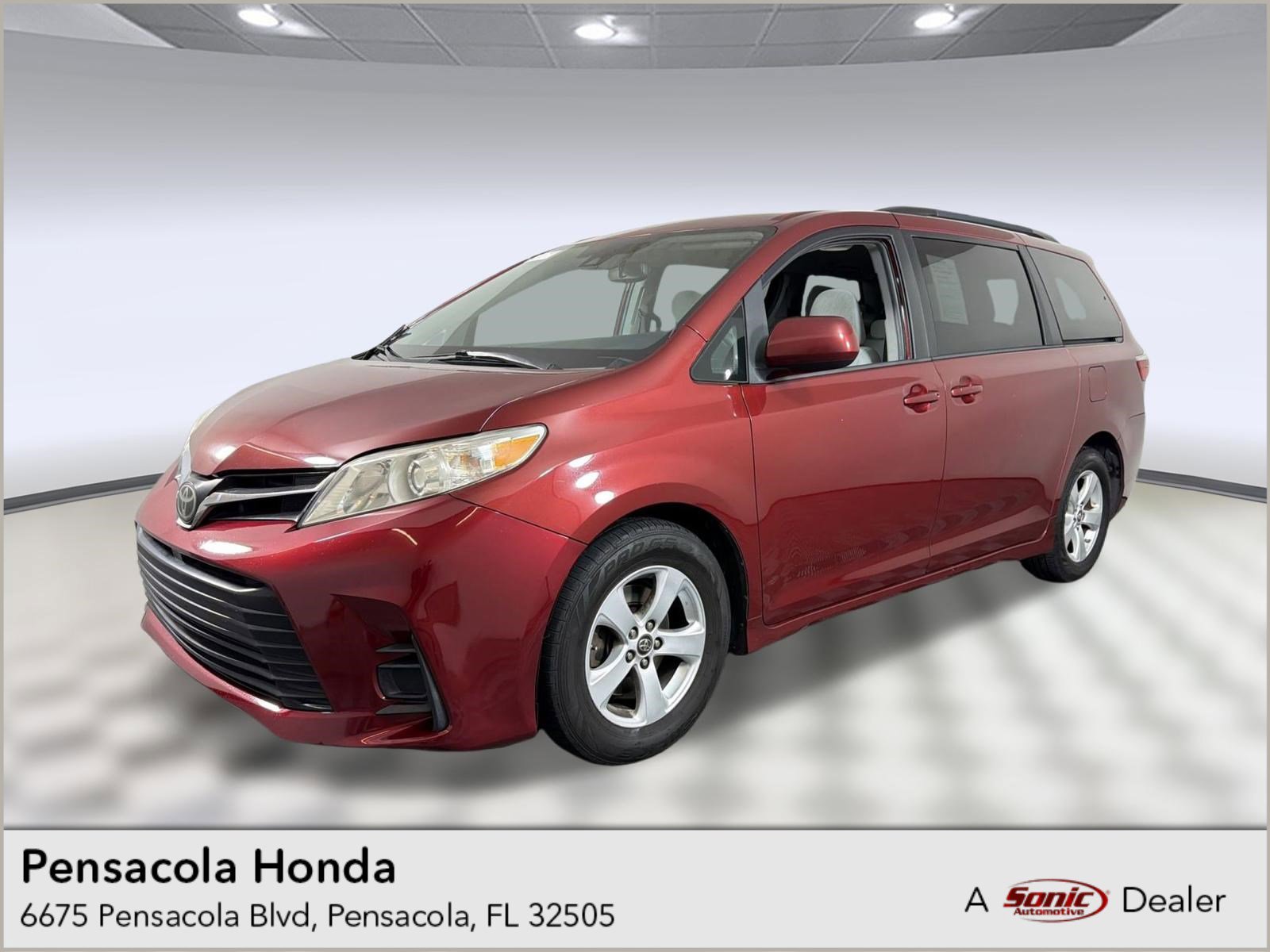 Used 2018 Toyota Sienna LE image 1