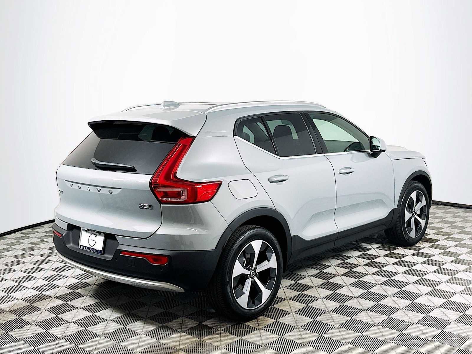 Used 2025 Volvo XC40 B5 Core w/ Climate Package image 7