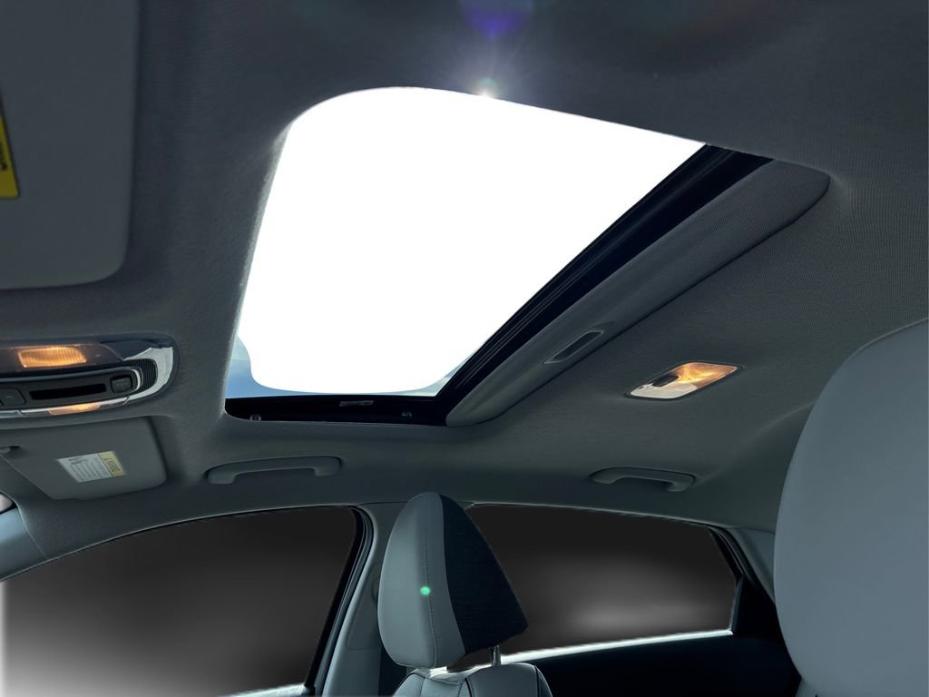 Used 2025 Hyundai Elantra Limited image 25