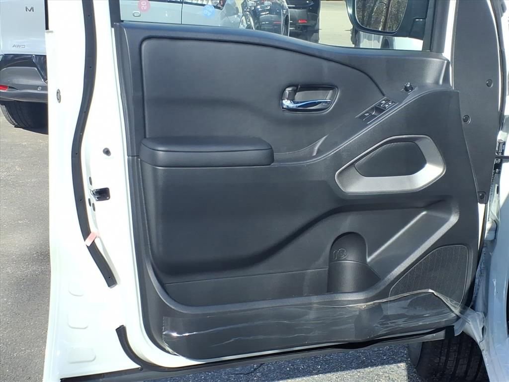 New 2025 Nissan Frontier SV image 8