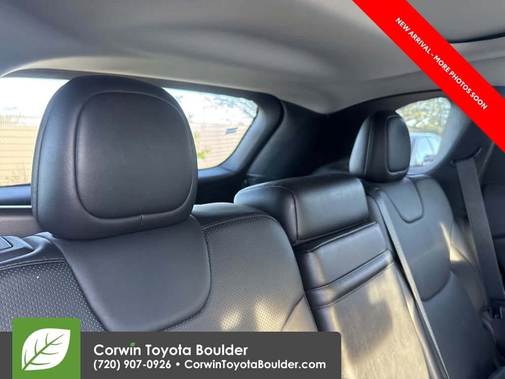 Used 2019 Jeep Cherokee Overland w/ Technology Group image 12