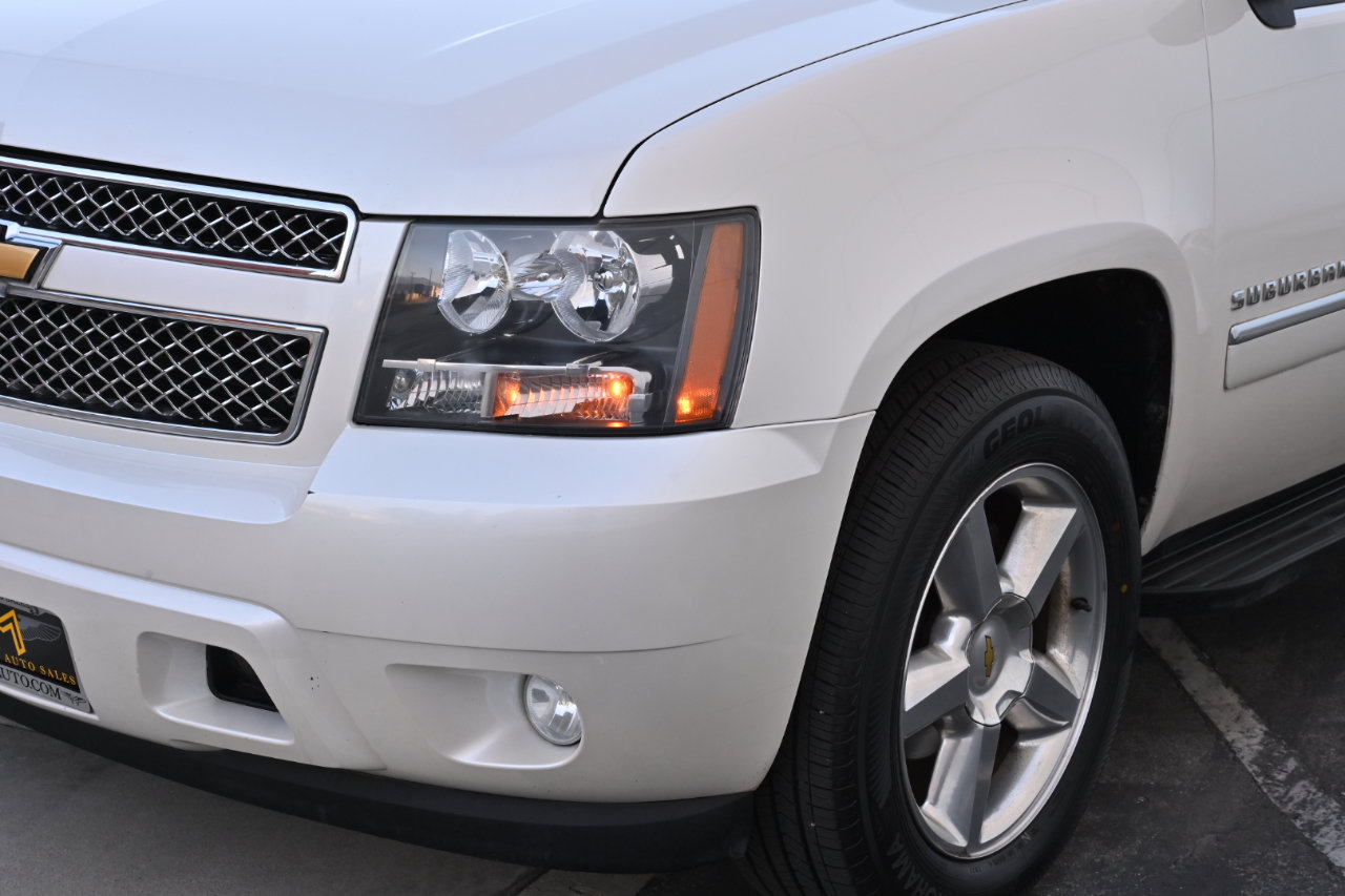 Used 2013 Chevrolet Suburban LTZ RWD image 28