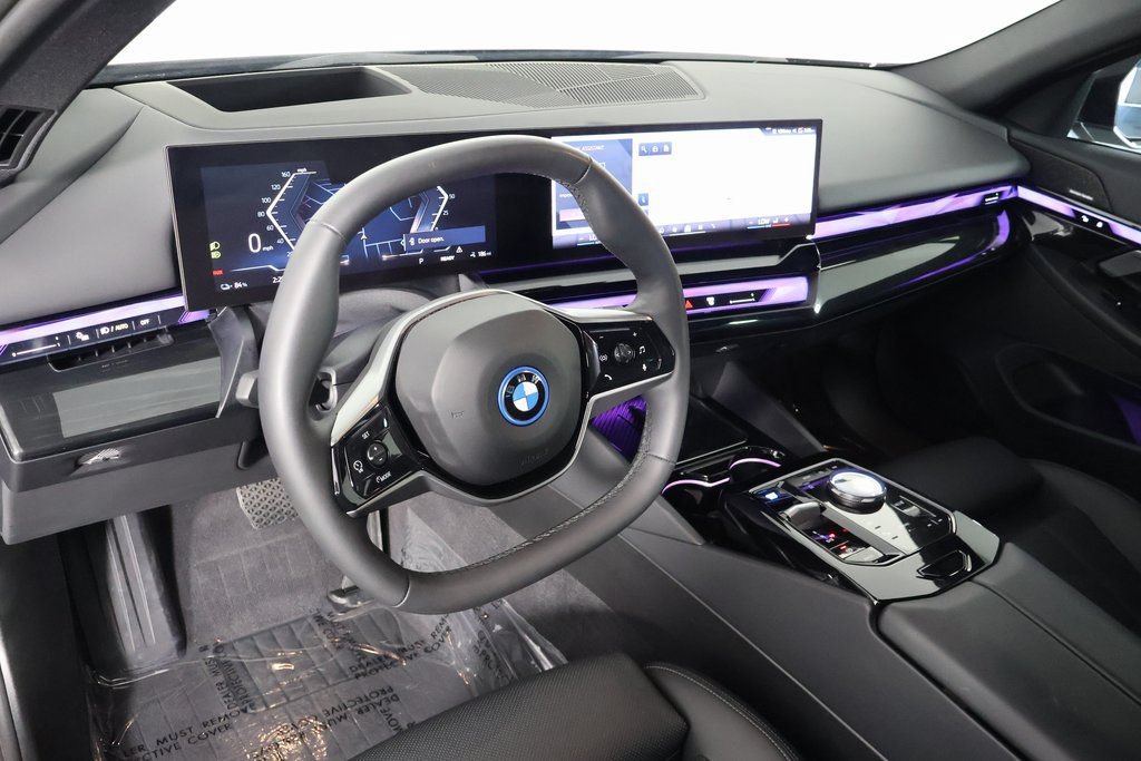 Used 2025 BMW i5 xDrive40 w/ Premium Package AWD/4WD image 7