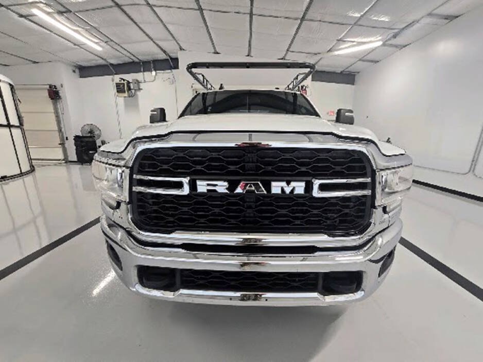 Used 2024 RAM 2500 Tradesman w/ Chrome Appearance Group AWD/4WD image 11