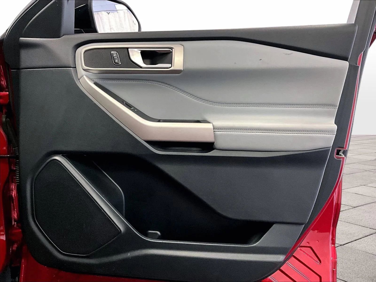 Used 2023 Ford Explorer XLT w/ Equipment Group 202A image 23