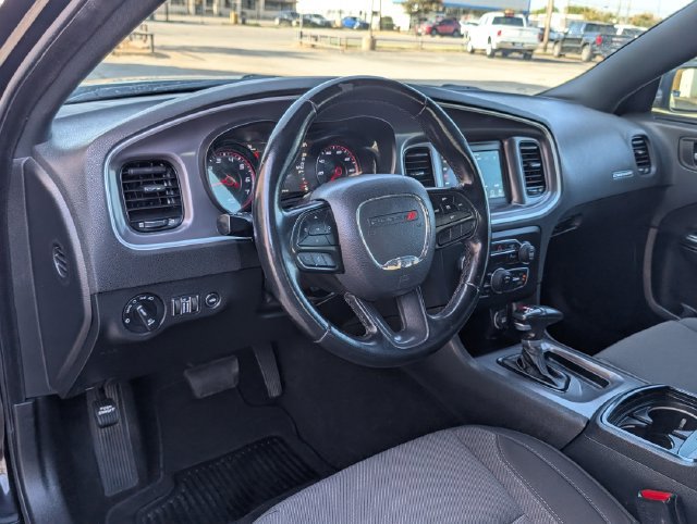 Used 2020 Dodge Charger SXT w/ Driver Convenience Group RWD image 4