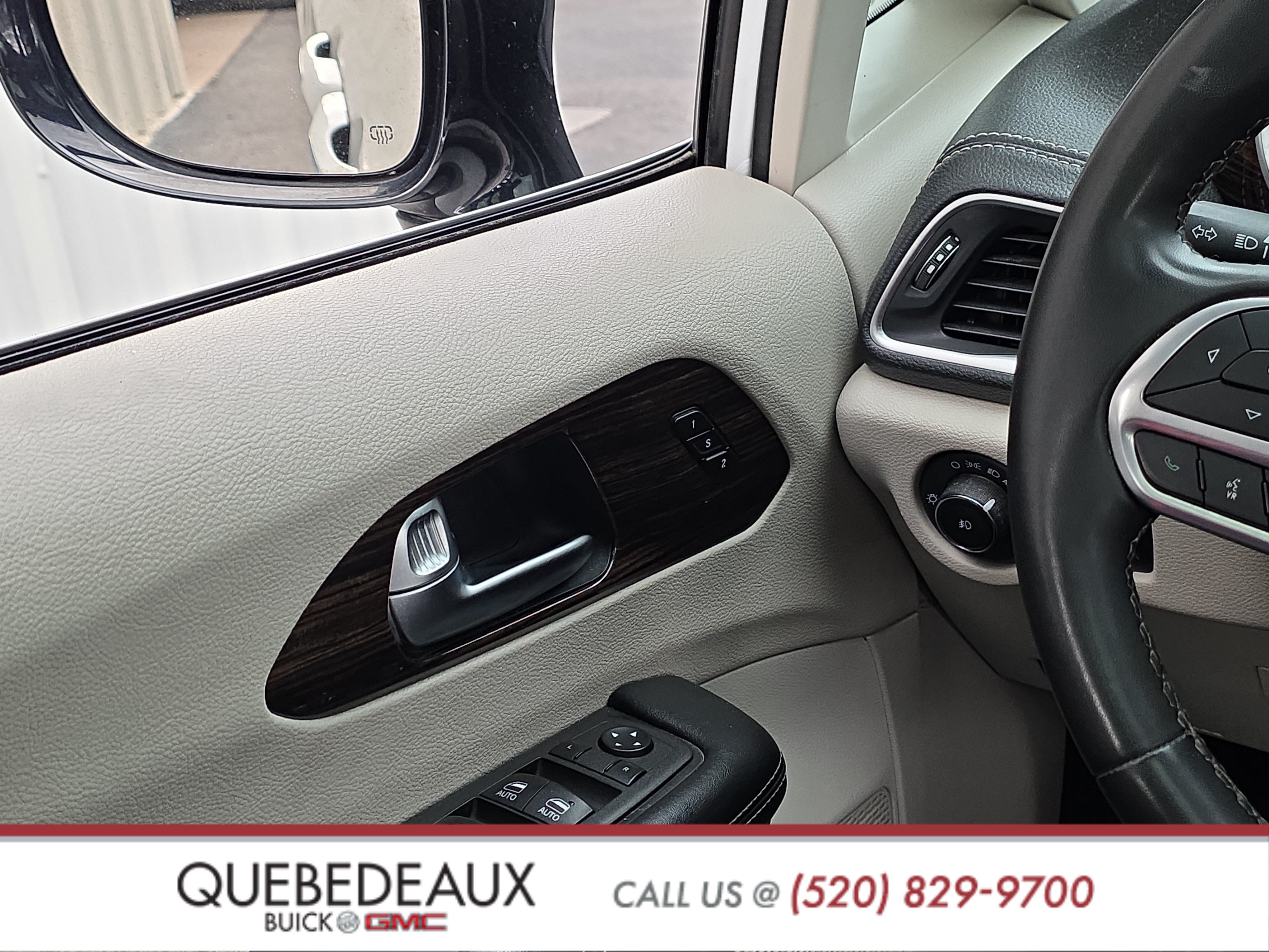 Used 2023 Chrysler Pacifica Limited FWD image 15