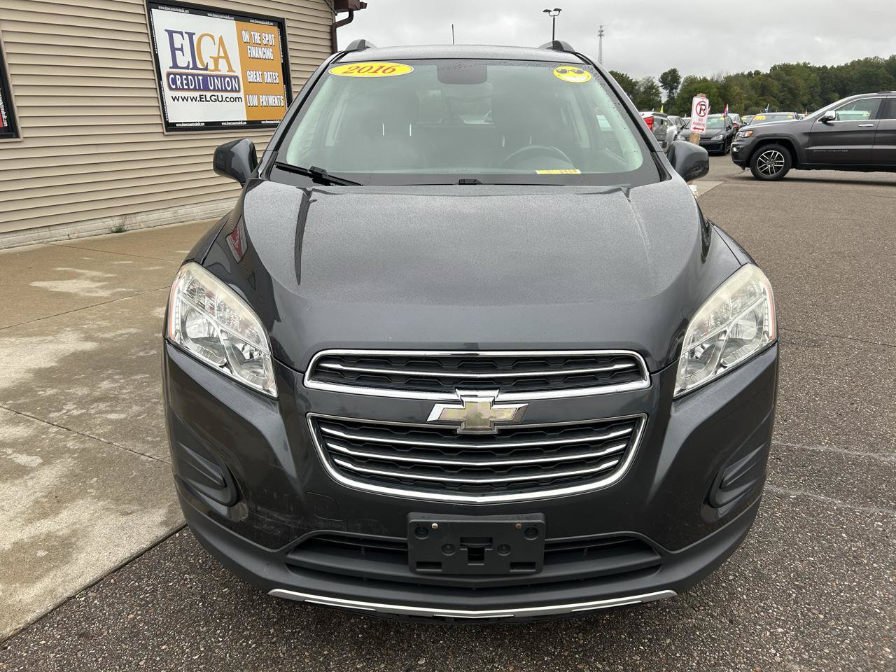 Used 2016 Chevrolet Trax LT w/ LT Sun and Sound Package AWD/4WD image 2