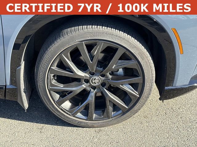 Used 2025 Toyota Crown Signia Limited image 7