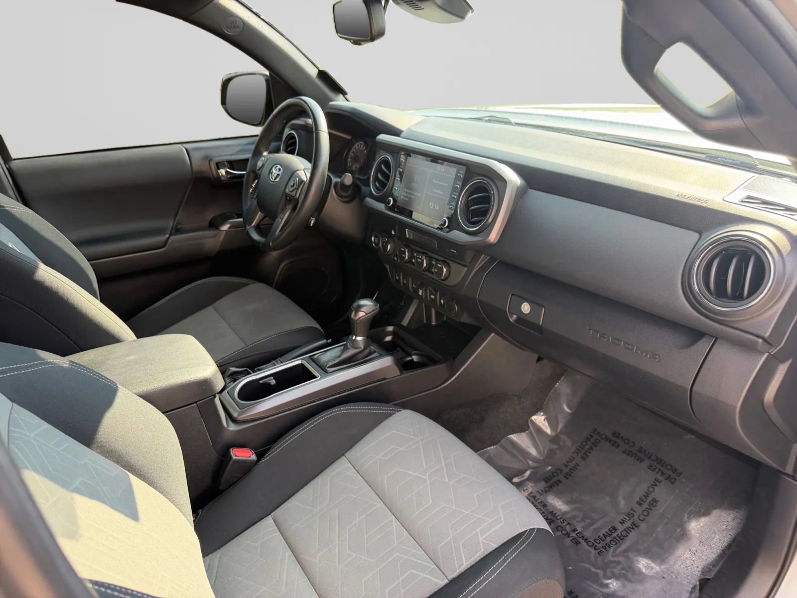 Used 2023 Toyota Tacoma TRD Off-Road w/ Technology Package AWD/4WD image 32