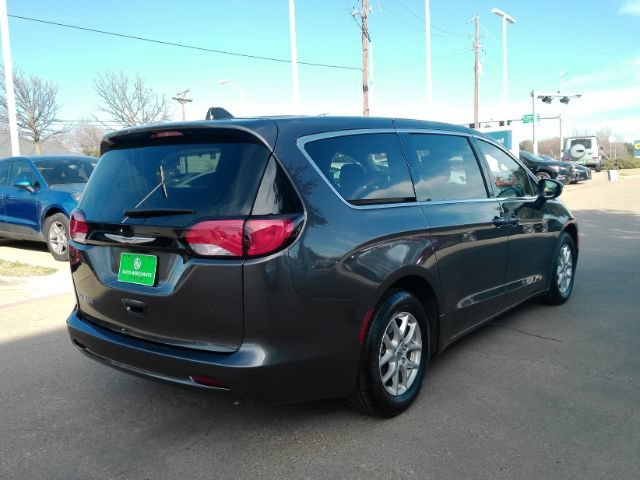 Used 2023 Chrysler Voyager LX FWD image 6