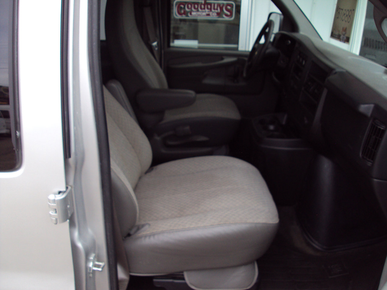 Used 2013 Chevrolet Express 1500 LT w/ LT Preferred Equipment Group image 15