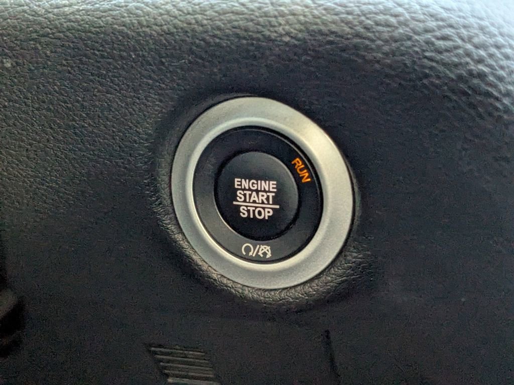 Used 2025 Chrysler Pacifica Limited FWD image 26