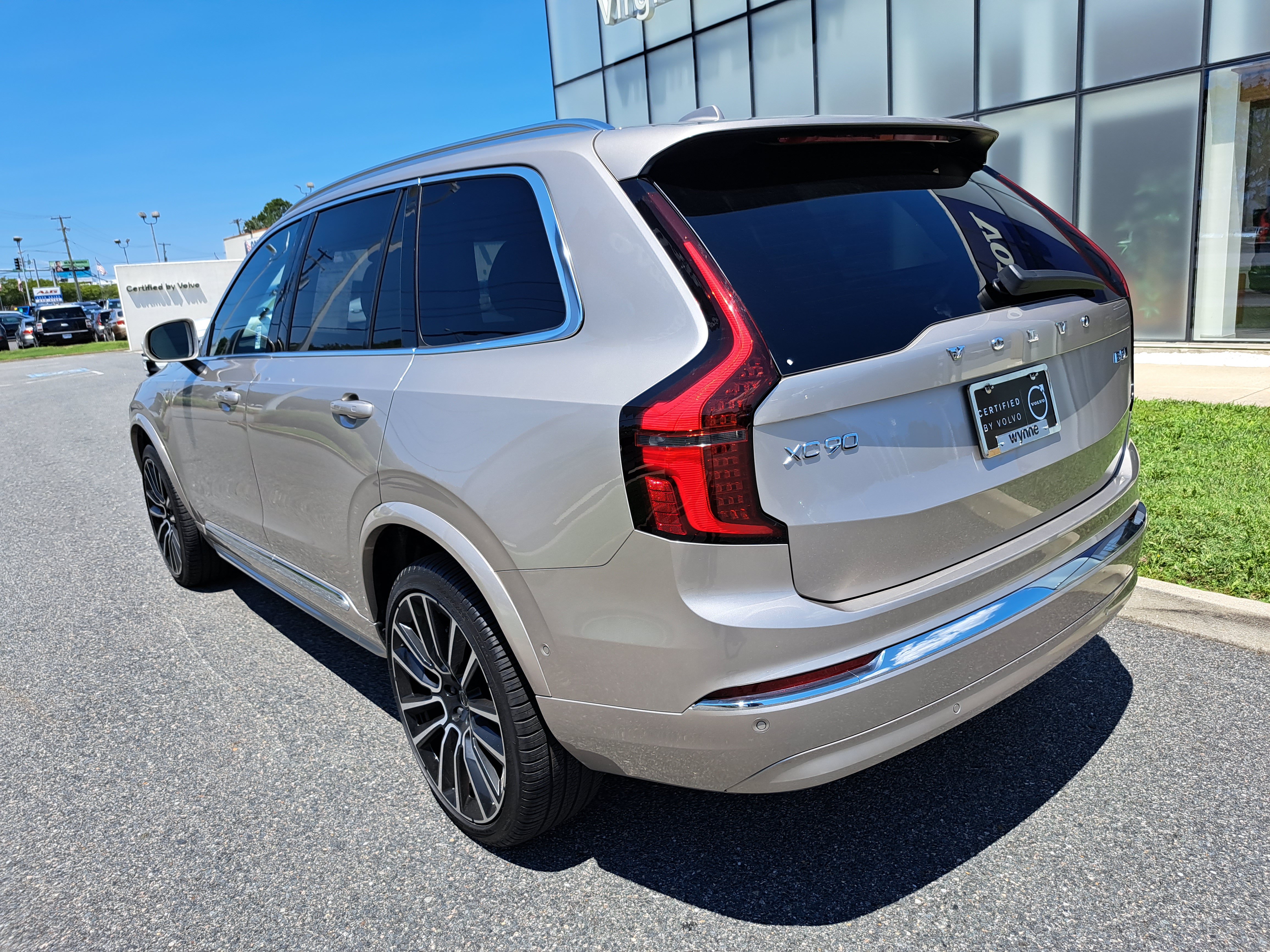 New 2025 Volvo XC90 B5 Plus AWD/4WD image 7
