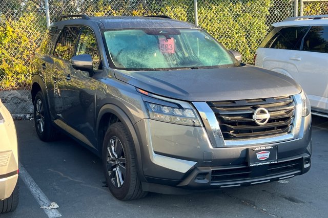 Used 2024 Nissan Pathfinder SV FWD image 1
