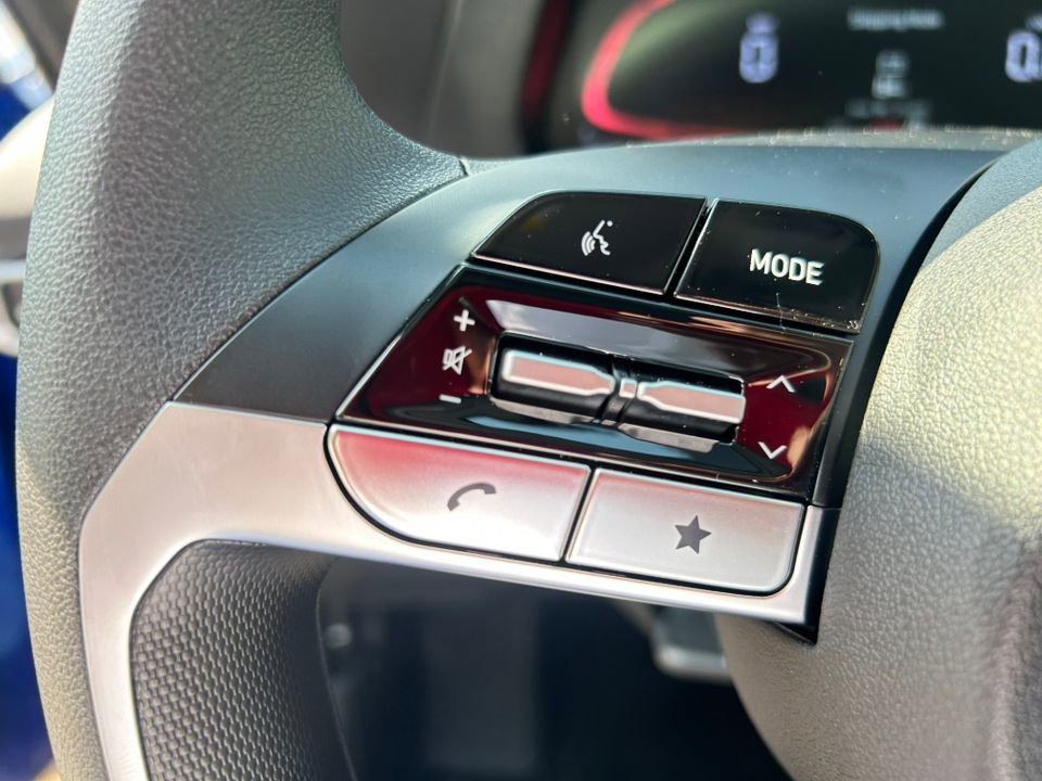 New 2025 Hyundai Elantra SE image 24