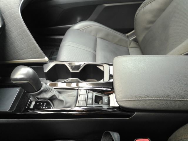 Used 2025 Toyota Camry XLE FWD image 35