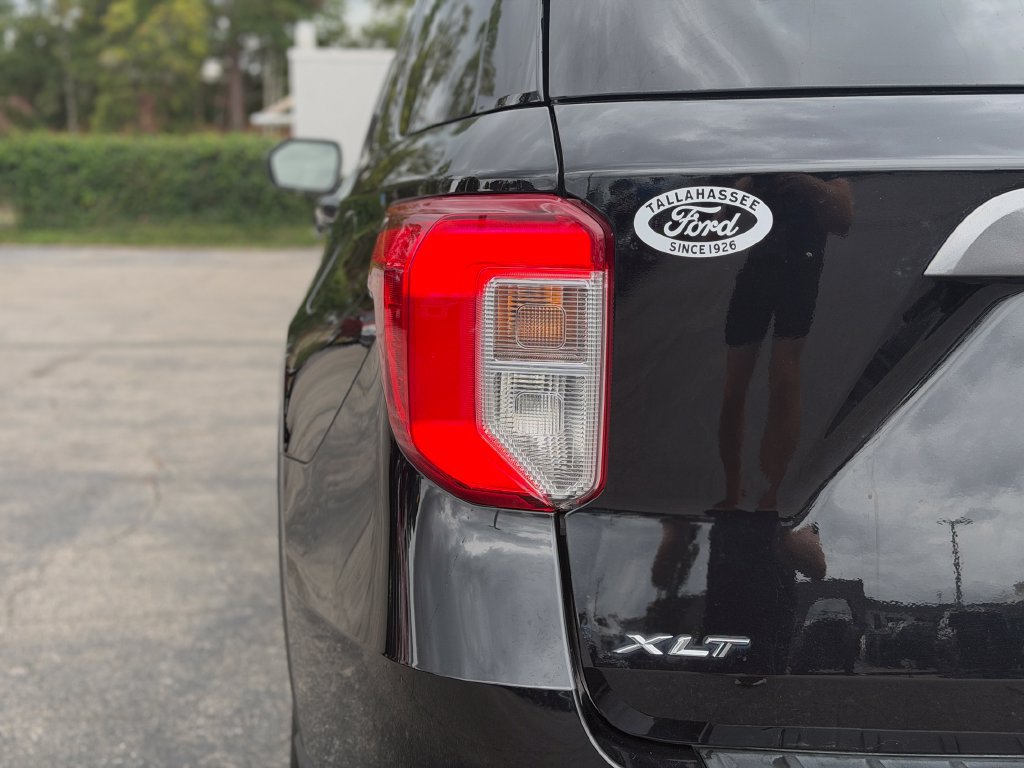 Used 2021 Ford Explorer XLT w/ Equipment Group 202A AWD/4WD image 11