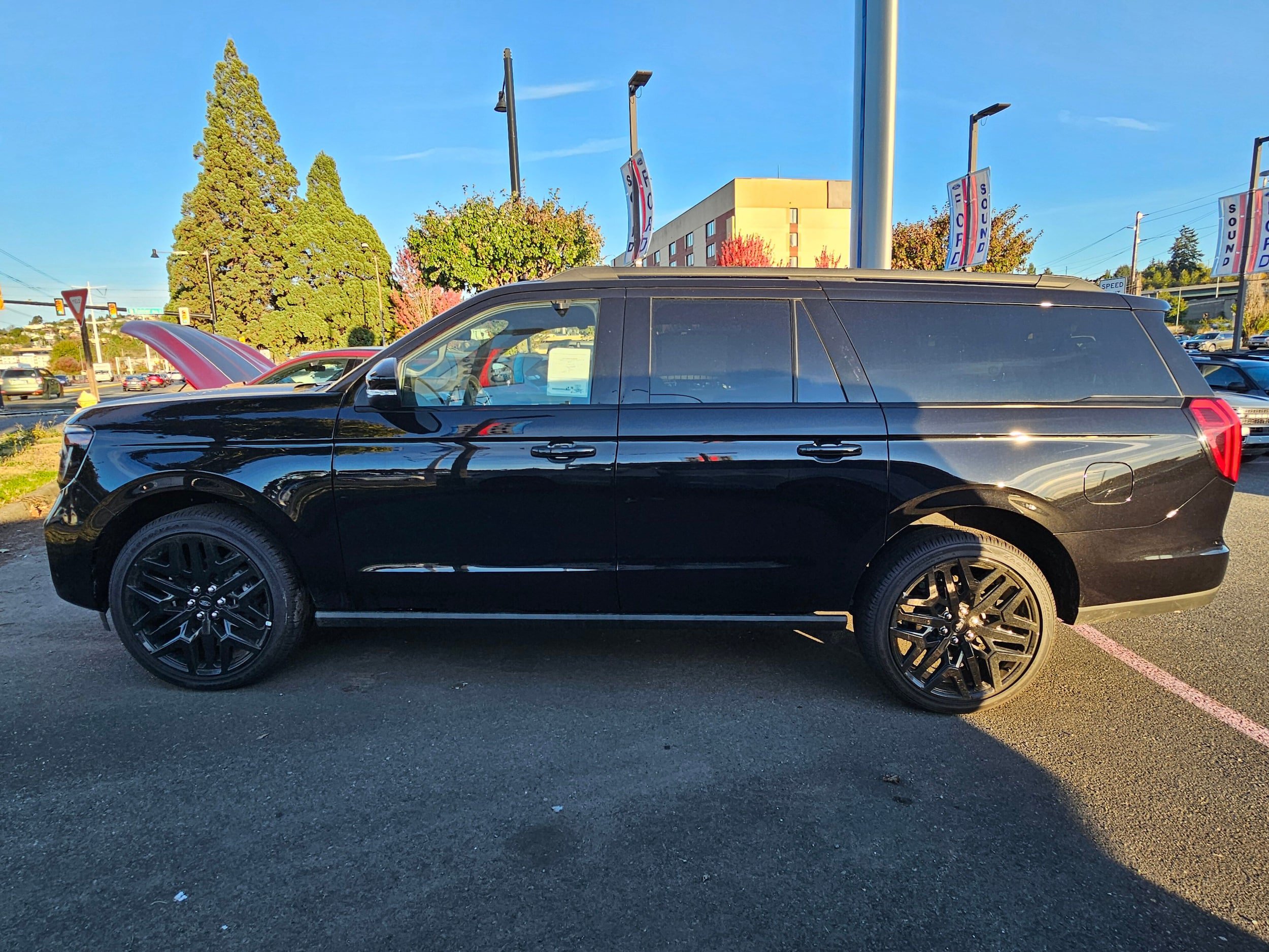 New 2026 Ford Expedition Max Platinum w/ Stealth Performance Package AWD/4WD image 7