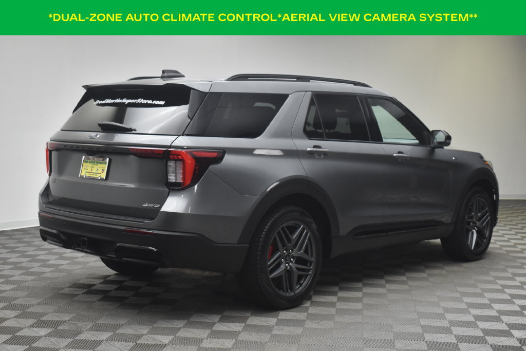 Used 2025 Ford Explorer ST-Line w/ ST-Line Street Pack AWD/4WD image 5