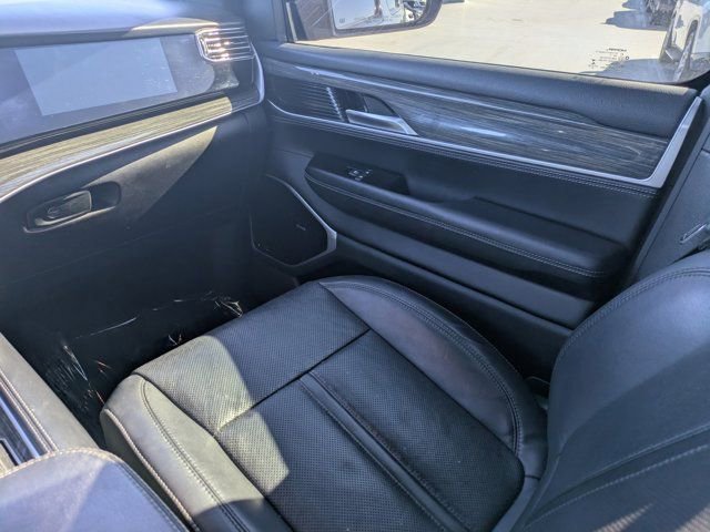 Used 2022 Jeep Wagoneer Series III w/ Premium Group I AWD/4WD image 15