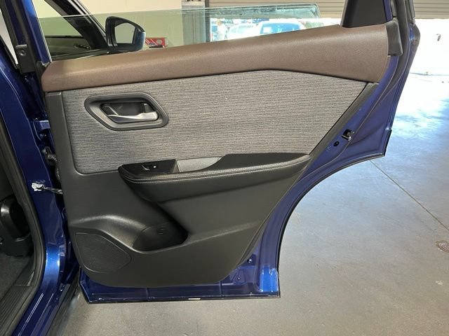 Used 2023 Nissan Rogue SV FWD image 15