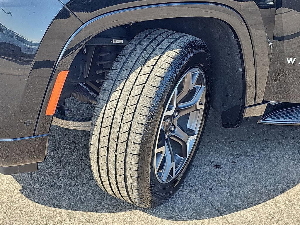 Used 2023 Jeep Wagoneer L Series III image 36