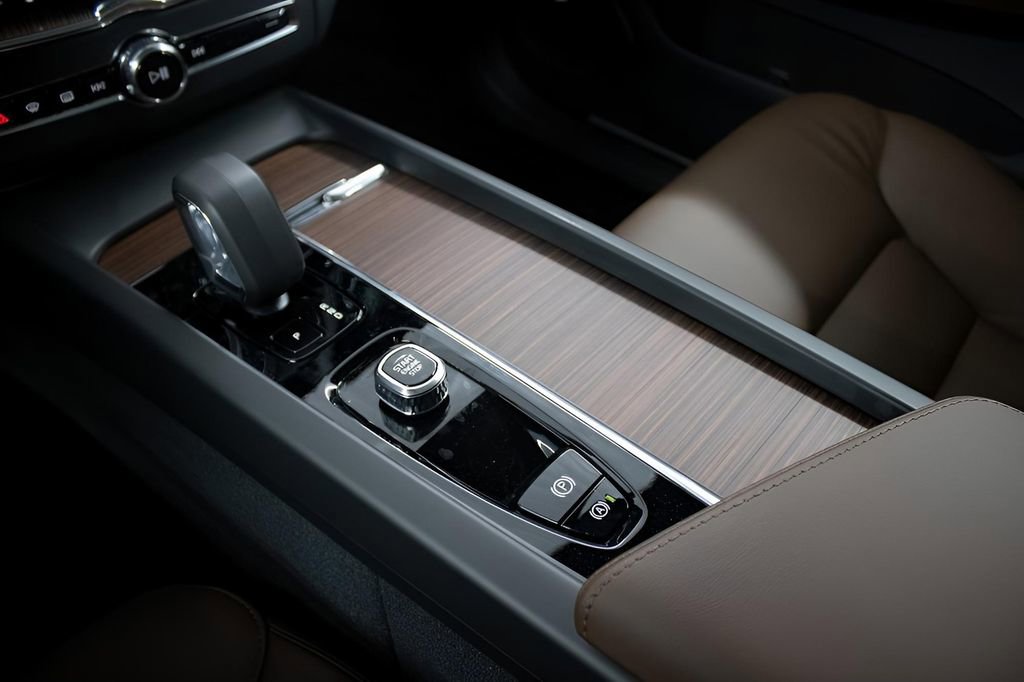 New 2024 Volvo XC60 T8 Plus w/ Protection Package Premier image 21