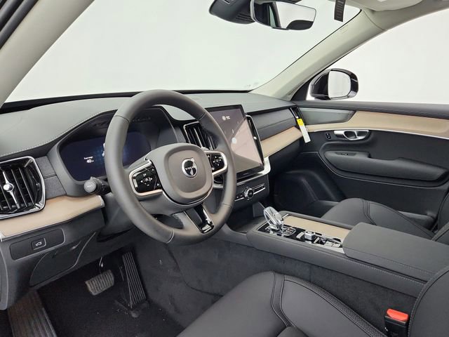 New 2025 Volvo XC90 B5 Plus w/ Protection Package Premier image 21