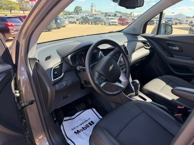 Used 2022 Chevrolet Trax LT w/ LT Convenience Package AWD/4WD image 12