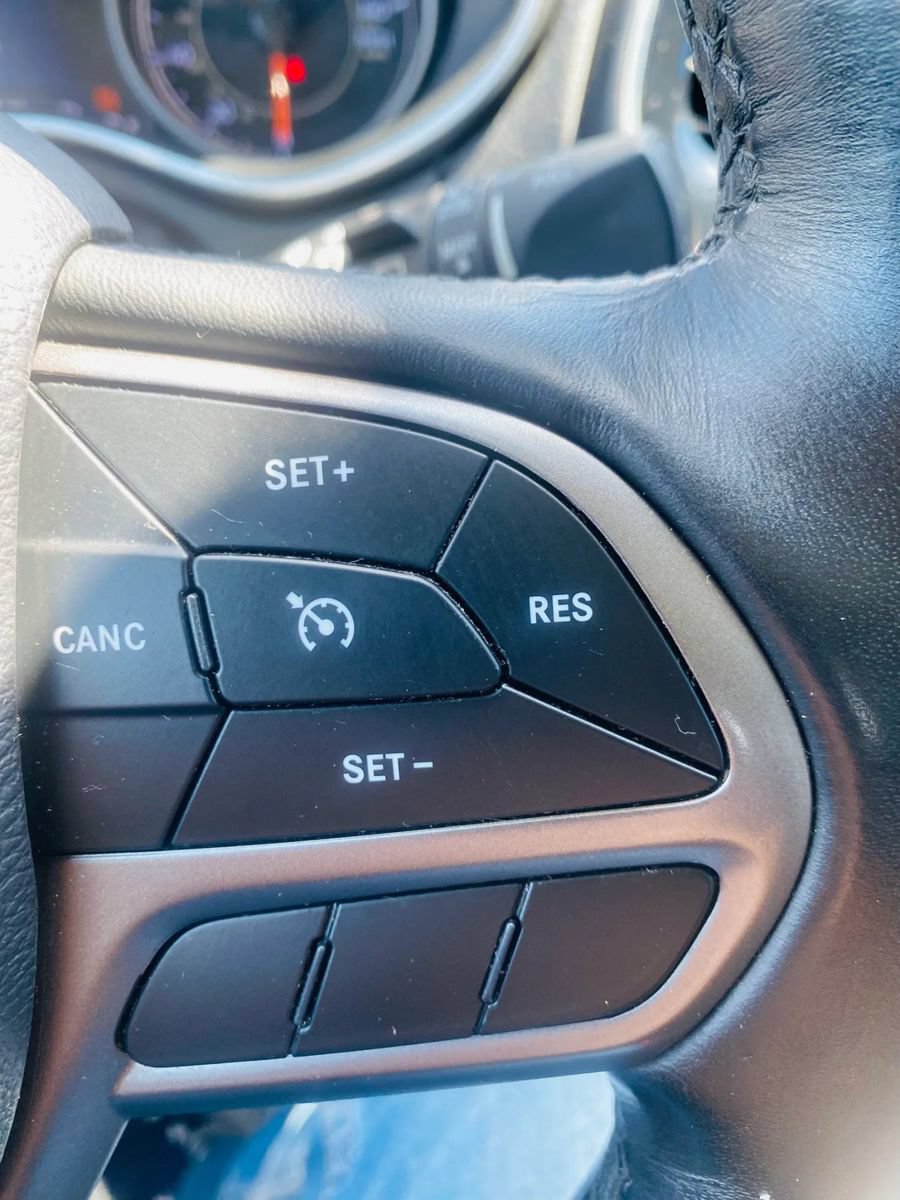 Used 2019 Jeep Cherokee Limited AWD/4WD image 11