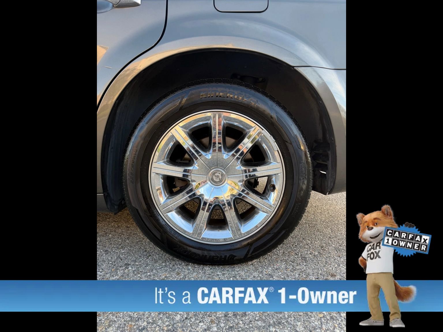 Used 2010 Chrysler 300 Touring image 3