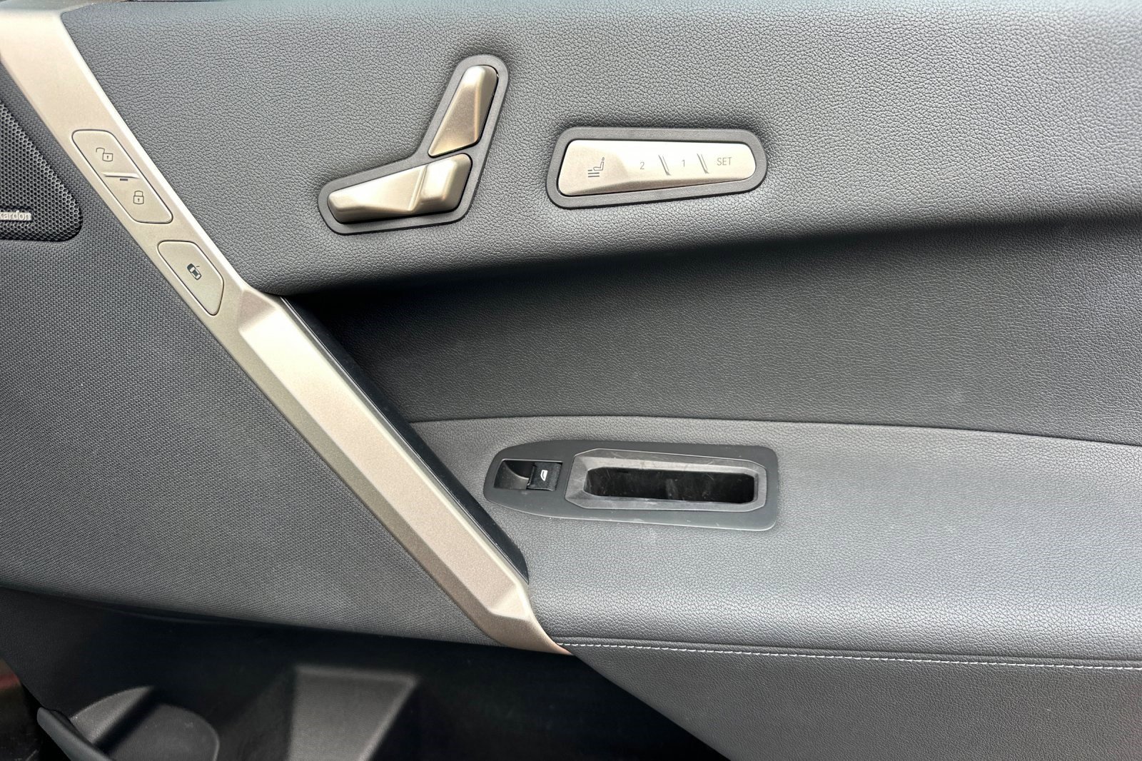 Certified 2024 BMW iX xDrive50 w/ Premium Package image 22